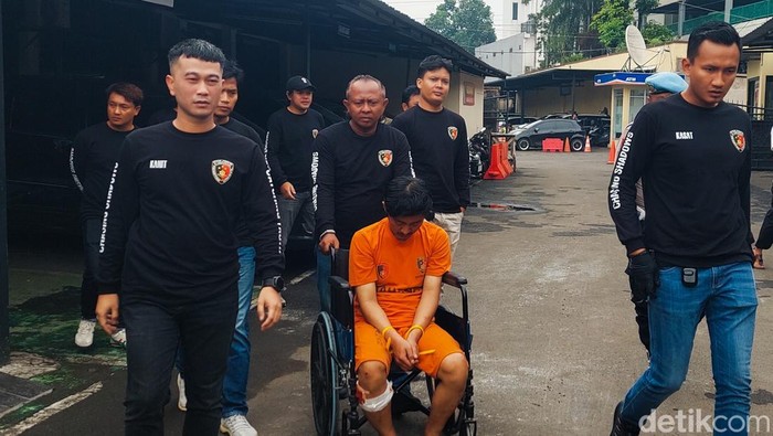 1761714913399-polisi-tangkap-tersangka-pembunuh-tati-di-cimahi-1761640300429_169