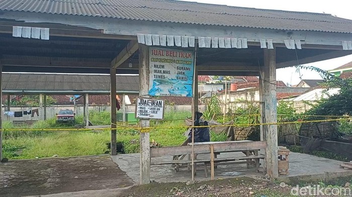 1761715035643-suasana-tkp-pria-ditusuk-mati-teman-di-eks-pasar-ikan-tasikmalaya-1761702904827_169