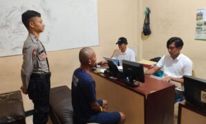 1761736363633-as-saat-dilakukan-pemeriksaan-di-polres-kuningan-1761730266282_169