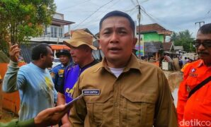 1761736498912-kepala-dinas-pendidikan-kabupaten-sukabumi-deden-sumpena-1761726444573_169