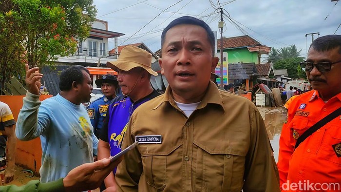 1761736498912-kepala-dinas-pendidikan-kabupaten-sukabumi-deden-sumpena-1761726444573_169