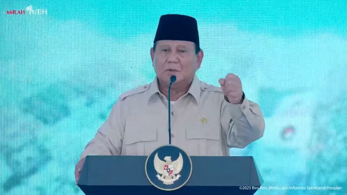 1761736509614-presiden-prabowo-subianto-memberi-sambutan-di-acara-pemusnahan-barang-bukti-berbagai-jenis-narkoba-seberat-21484-ton-di-lapang-1761722684991_169