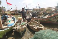 1761758061829-aktivitas-sejumlah-nelayan-di-desa-ambulu-kabupaten-cirebon_43