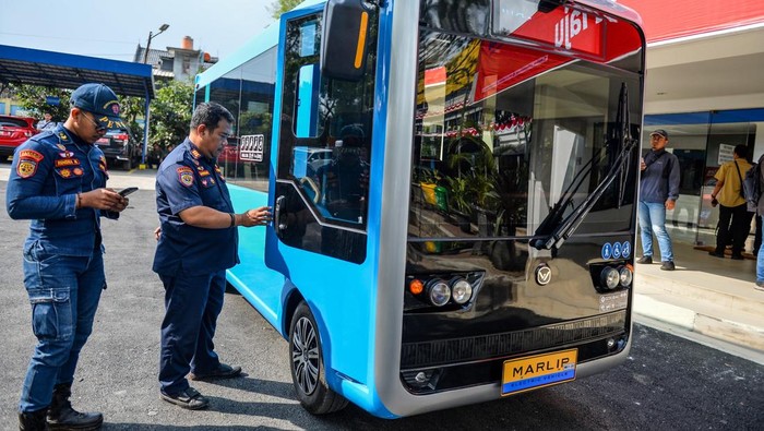 1761758099785-bandung-uji-coba-angkot-listrik-pintar-ini-potretnya-1754315754504_169