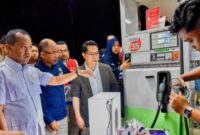 1761801319465-bahlil-cek-kualitas-bbm-di-malang-1761786496714_169