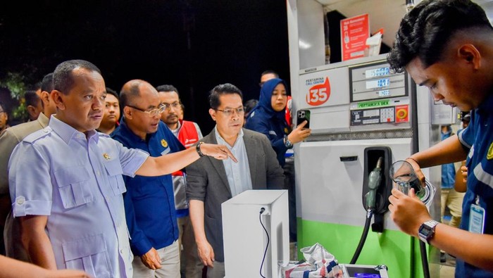 1761801319465-bahlil-cek-kualitas-bbm-di-malang-1761786496714_169