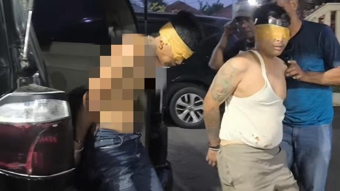 1761844634333-dua-pria-bernama-tedi-setiadi-dan-rizki-ditangkap-polisi-usai-mencuri-sepeda-motor-di-wilayah-cileungsi-kabupaten-bogor-dok-is-1761808890331_169