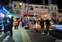 1761865946485-malam-di-kota-bandung-masih-jadi-magnet-bagi-wisatawan-7_169