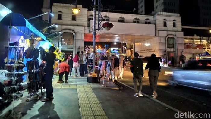 1761865946485-malam-di-kota-bandung-masih-jadi-magnet-bagi-wisatawan-7_169