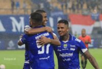 1761887877336-persib-bandung-vs-persebaya-surabaya-1761568178046_169