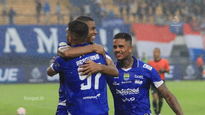 1761887877336-persib-bandung-vs-persebaya-surabaya-1761568178046_169