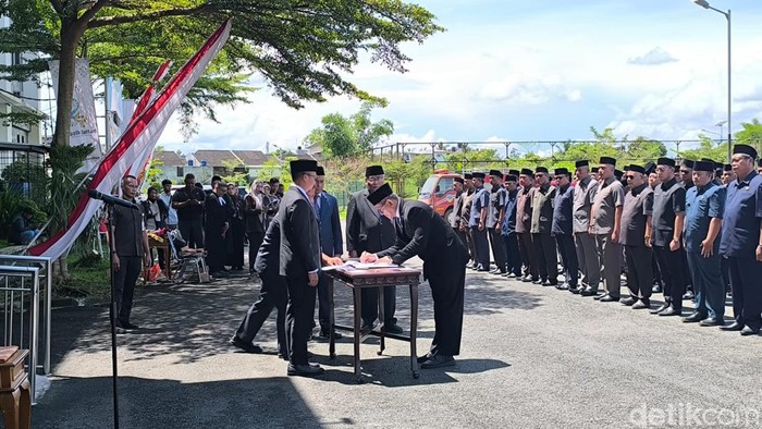 1761909174277-pelantikan-dan-pengambilan-sumpah-jabatan-192-pegawai-pemkot-tasikmalaya-1761896552761_169