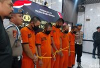 1761909371221-para-pelaku-kasus-pencurian-modus-gembos-ban-dan-curanmor-1761893298042_169