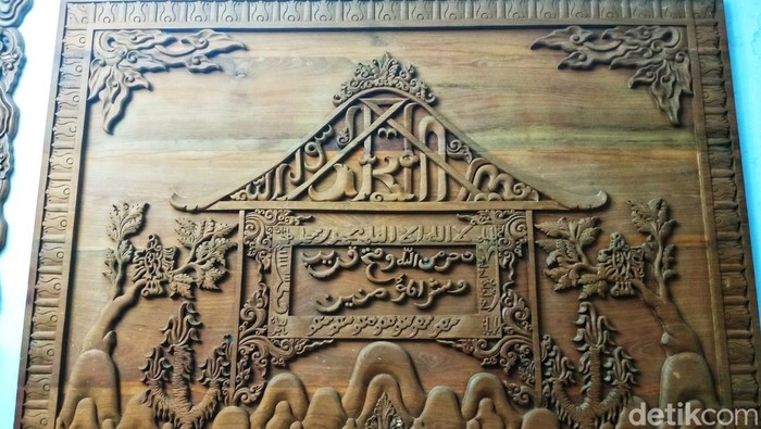 1762081959911-ukiran-di-griya-ukir-kacirebonan-1762063676781_169