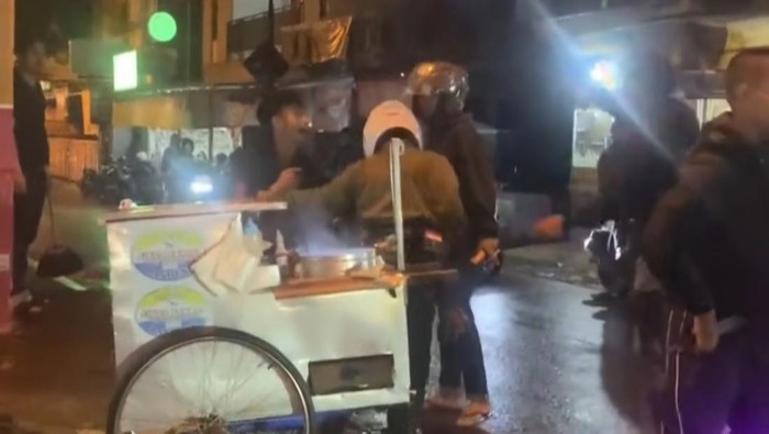 1762082225683-keributan-di-cimahi-1762059767579_169