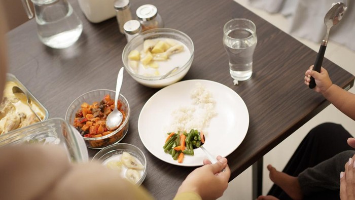 1762125147718-ilustrasi-sahur-atau-sarapan_169