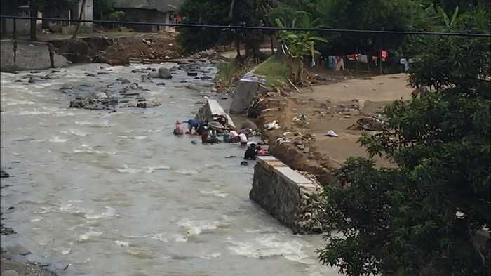 1762146835681-tanggul-jebol-sungai-cisolok-1762134731268_169