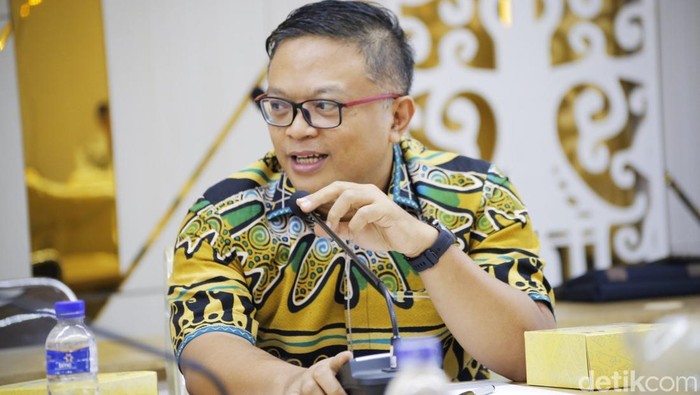 1762211631510-zaini-shofari-ketua-fraksi-ppp-dprd-jabar_169