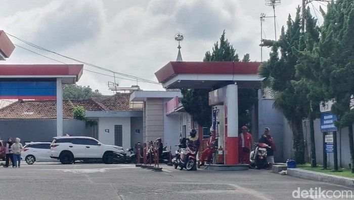 1762233189367-spbu-padayungan-tasikmalaya-sempat-beroperasi-lagi-pada-selasa-4112025-pagi-1762228765220_169