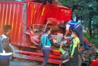 1762276482270-kondisi-kendaraan-truk-box-yang-terlibat-kecelakaan-di-tol-japek-karawang-1762230407677_169