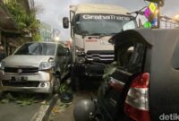 1762276628465-tkp-kecelakaan-beruntun-di-jalan-ahmad-yani-sukabumi-selasa-4112025-1762257253909_169