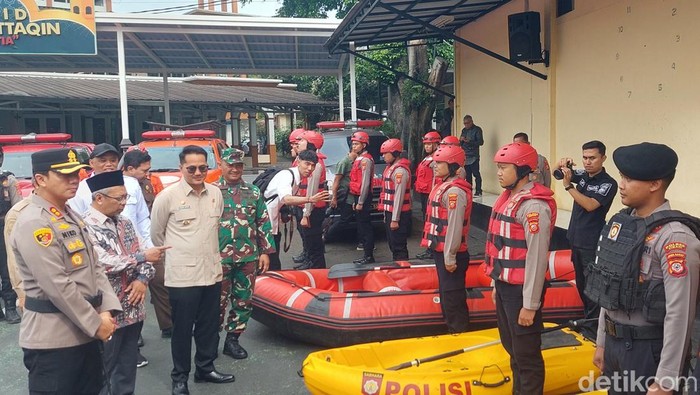 1762319560943-polisi-cek-kesiapan-personel-antisipasi-potensi-bencana-1762314497463_169