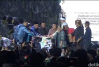 1762319587665-bupati-sumedang-dony-ahmad-munir-saat-menghadiri-jabar-etno-festival-di-pps-sumedang-selasa-4112025-malam-1762315697271_169