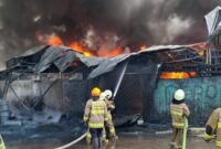 1762341271029-kebakaran-di-bandung-1762339518674_169