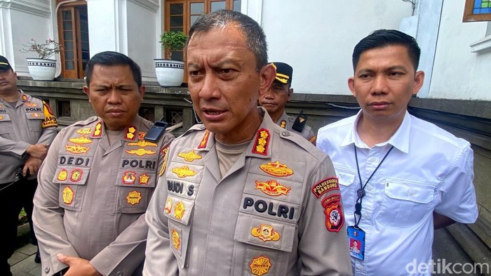 1762341335630-kapolrestabes-kombes-pol-budi-sartono-1762337918705_169