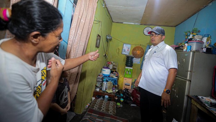 1762341347188-wali-kota-bandung-muhammad-farhan-meninjau-lokasi-puting-beliung-rabu-5112025-1762337752254_169