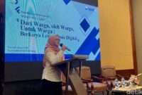 1762362864814-kepala-bidang-diseminasi-informasi-diskominfo-kota-bandung-susi-darsiti-saat-membuka-kegiatan-pelatihan-kehumasan-masyarakat-d-1762353147027_169