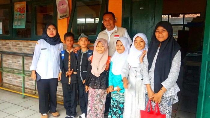 1762362875627-kepala-dinas-pendidikan-deden-sumpea-1762338265610_169