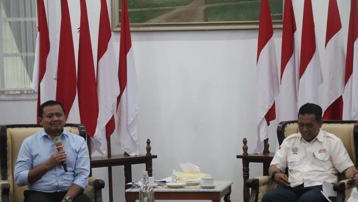 1762362907724-bupati-sumedang-dony-ahmad-munir-1762352216389_169