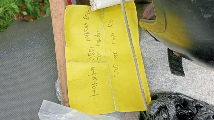 1762406076041-sepeda-motor-tak-bertuan-terparkir-di-tepi-jembatan-cisokan-cianjur-1762342701583_169