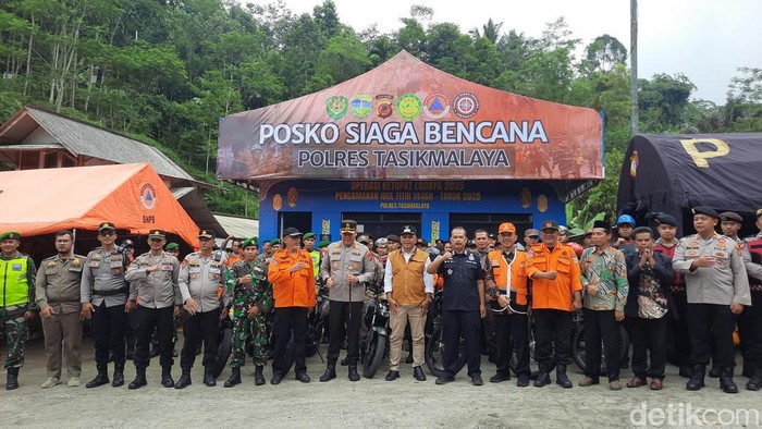 1762427815247-posko-siaga-bencana-di-tapal-kuda-tasikmalaya-1762410639085_169