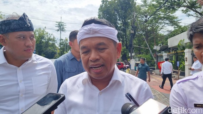 1762449302776-gubernur-jawa-barat-jabar-dedi-mulyadi-taufiqdetikcom-1761122904052_169