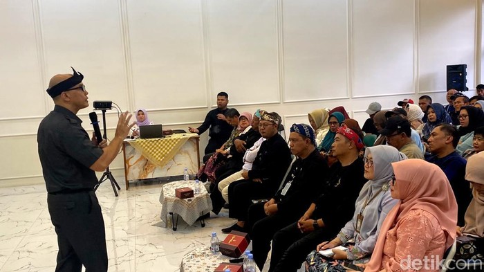 1762449383910-dprd-sambut-positif-retreat-asn-pemkot-bandung-perkuat-persatuan-1762412781233_169