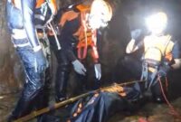 1762514157592-tim-sar-mengevakuasi-jenazah-memed-pemburu-kelelawar-di-goa-lalay-pangandaran-1762507353191_169