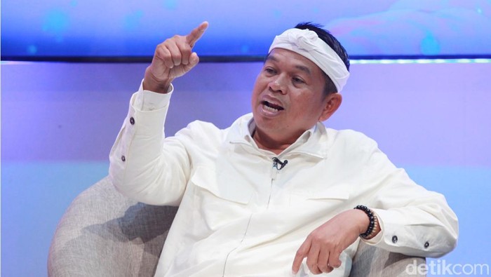 1762514234999-gubernur-jabar-dedi-mulyadi-1762481440611_169