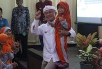 1762535704971-pemkab-kabupaten-kuningan-saat-melaksanakan-gerakan-makan-bergizi-1762503600427_169