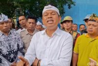 1762600651798-gubernur-jabar-dedi-mulyadi-mendatangi-sekolah-di-subang-buntut-insiden-guru-tampar-murid-1762490176650_169