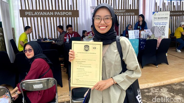 1762600660288-senangnya-alya-bikin-paspor-hanya-10-menit-di-wjf-2025-1762577148656_169