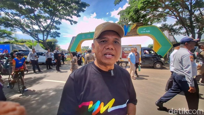 1762665184021-wakil-bupati-wabup-tasikmalaya-asep-sopari-al-ayubi-saat-wawancara-event-west-java-festival-wjf-2025-di-kiara-artha-park-kota--1762661070058_169