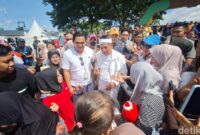 1762665329912-gubernur-jabar-dedi-mulyadi-disambut-emak-emak-saat-tiba-di-lokasi-west-java-festival-2025-1762657708848_169
