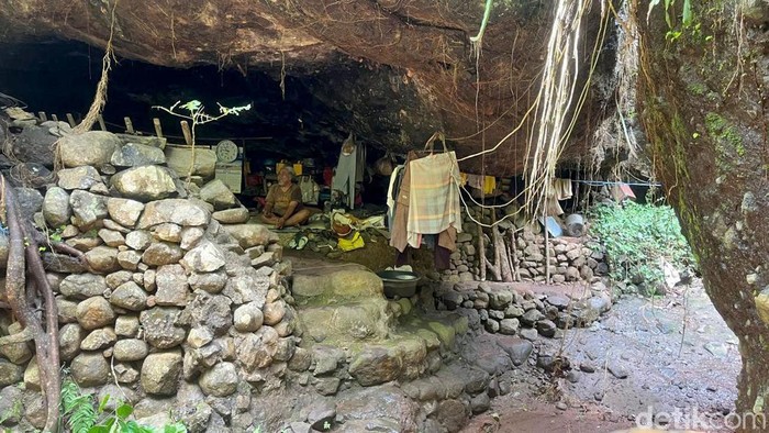 1762665378662-tempat-tinggal-manusia-gua-di-pedalaman-hutan-jombang-1762502547766_169