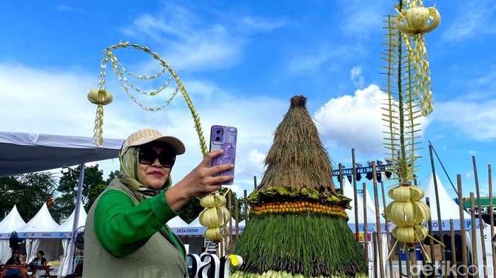 1762665431062-gunungan-jabar-istimewa-jadi-pusat-perhatian-di-wjf-2025-1762655546721_169