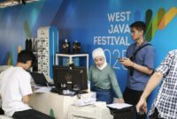 1762686940600-pengunjung-wjf-2025-bisa-isi-daya-sekaligus-berdonasi-di-booth-bank-bjb-1762677336080_169