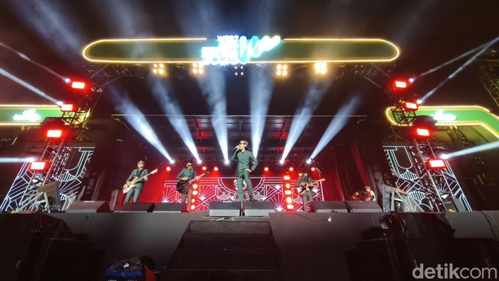 1762708450139-penampilan-the-changcuters-di-wjf-2025-1762699332459_169