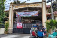 1762708461074-sman-72-kelapa-gading-jakarta-utara-masih-dijaga-pasca-ledakan-sabtu-8112025-pagi-1762571295492_169