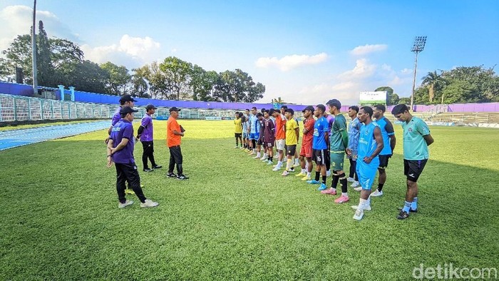 1762773160898-tim-psgc-ciamis-latihan-di-stadion-galuh-kabupaten-ciamis-1762756032318_169